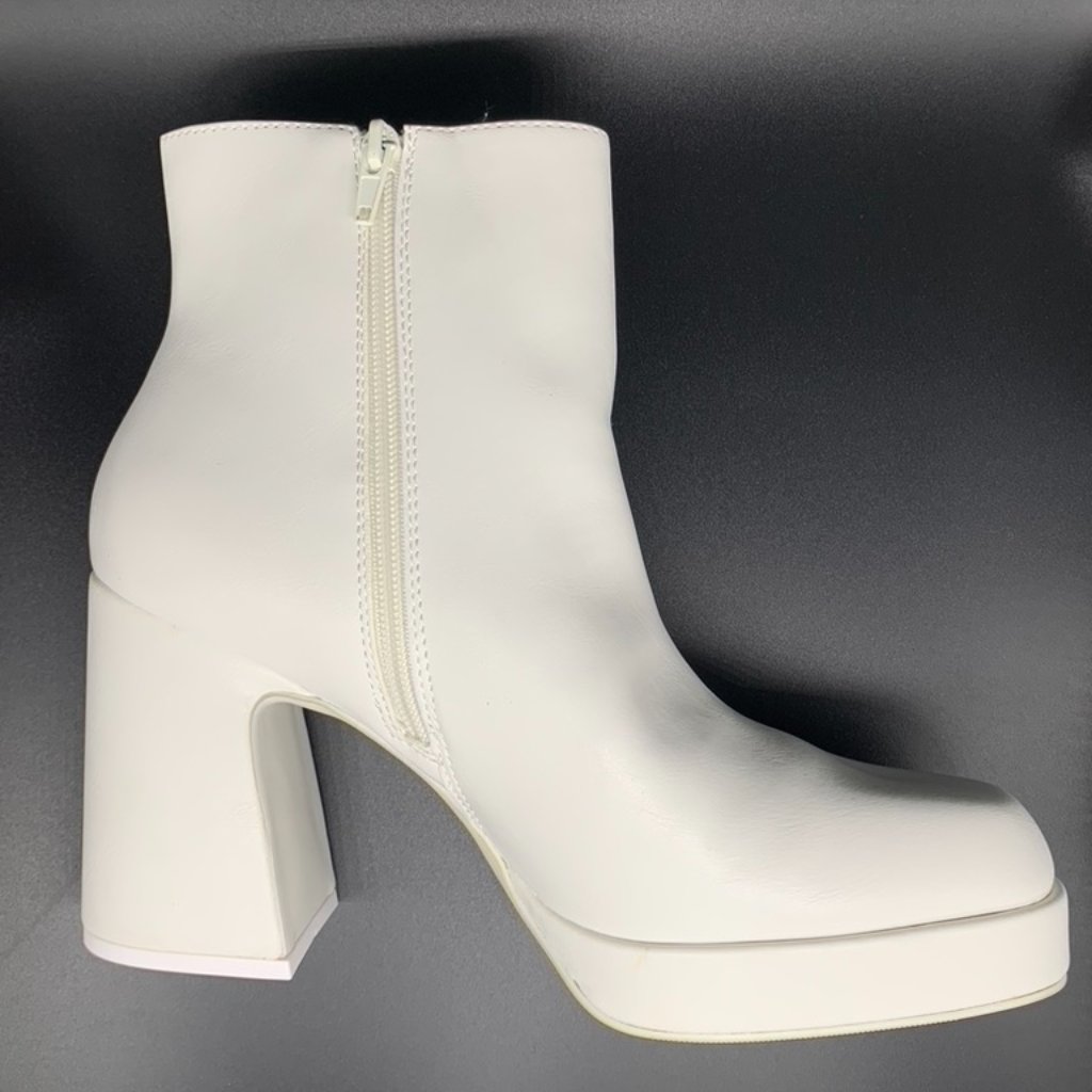 New Madden Girl Activate Short Women's White Boot